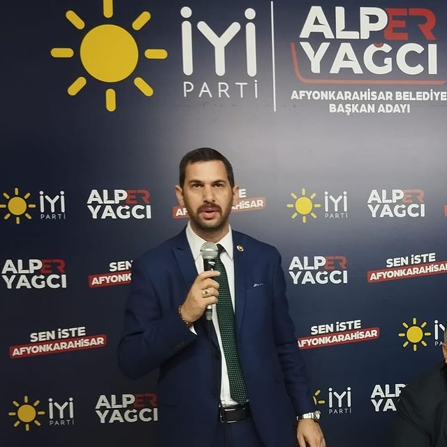 İyi Parti Afyonkarahisar Belediye Başkan Adayı Alper Yağcı, seçim stratejilerini mahalle temsilcileriyle değerlendirdi.