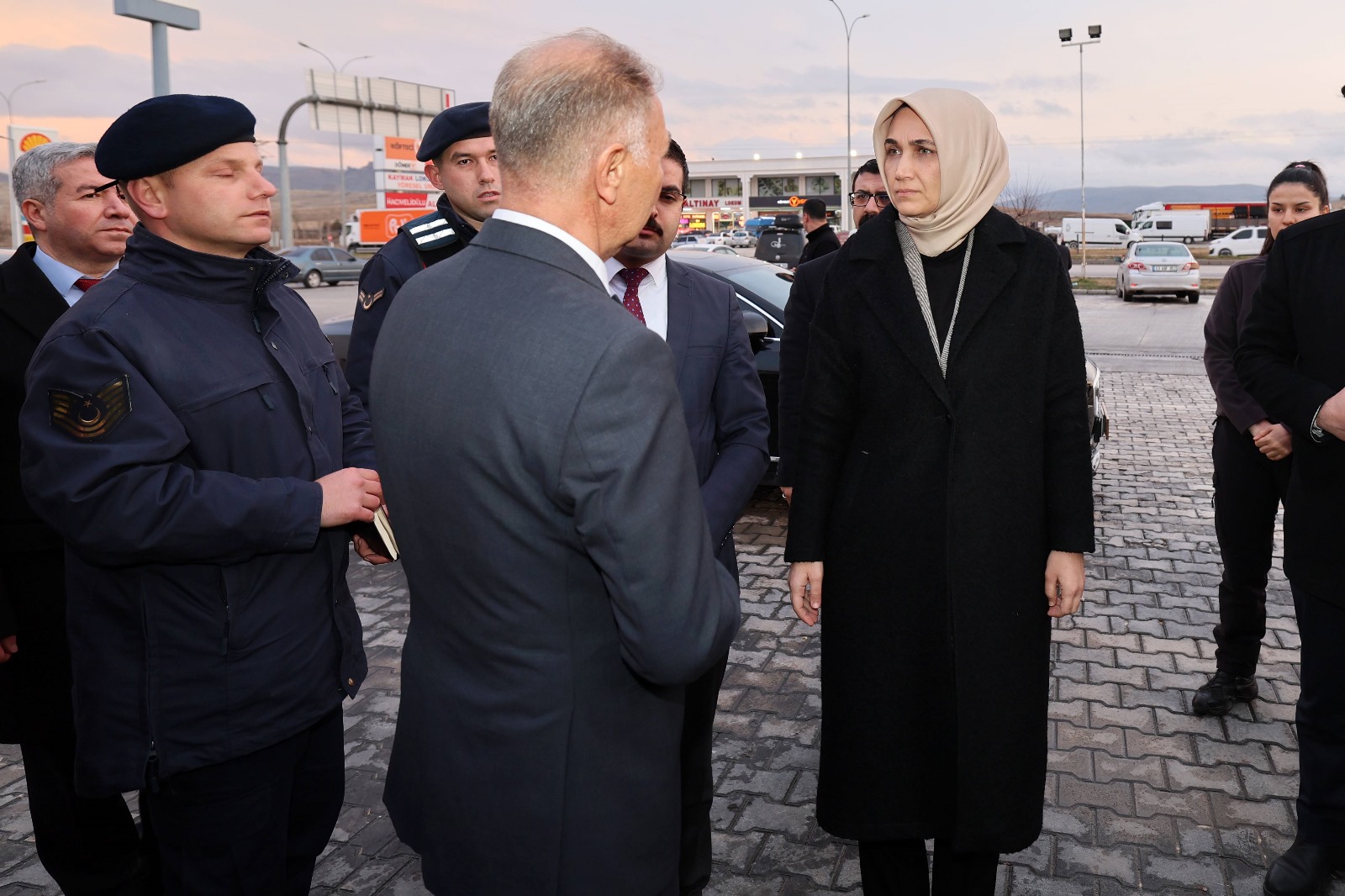 İzmir'de Dinlenme Tesisi Asma Tavan Çöktü, 11 Yaralı Var