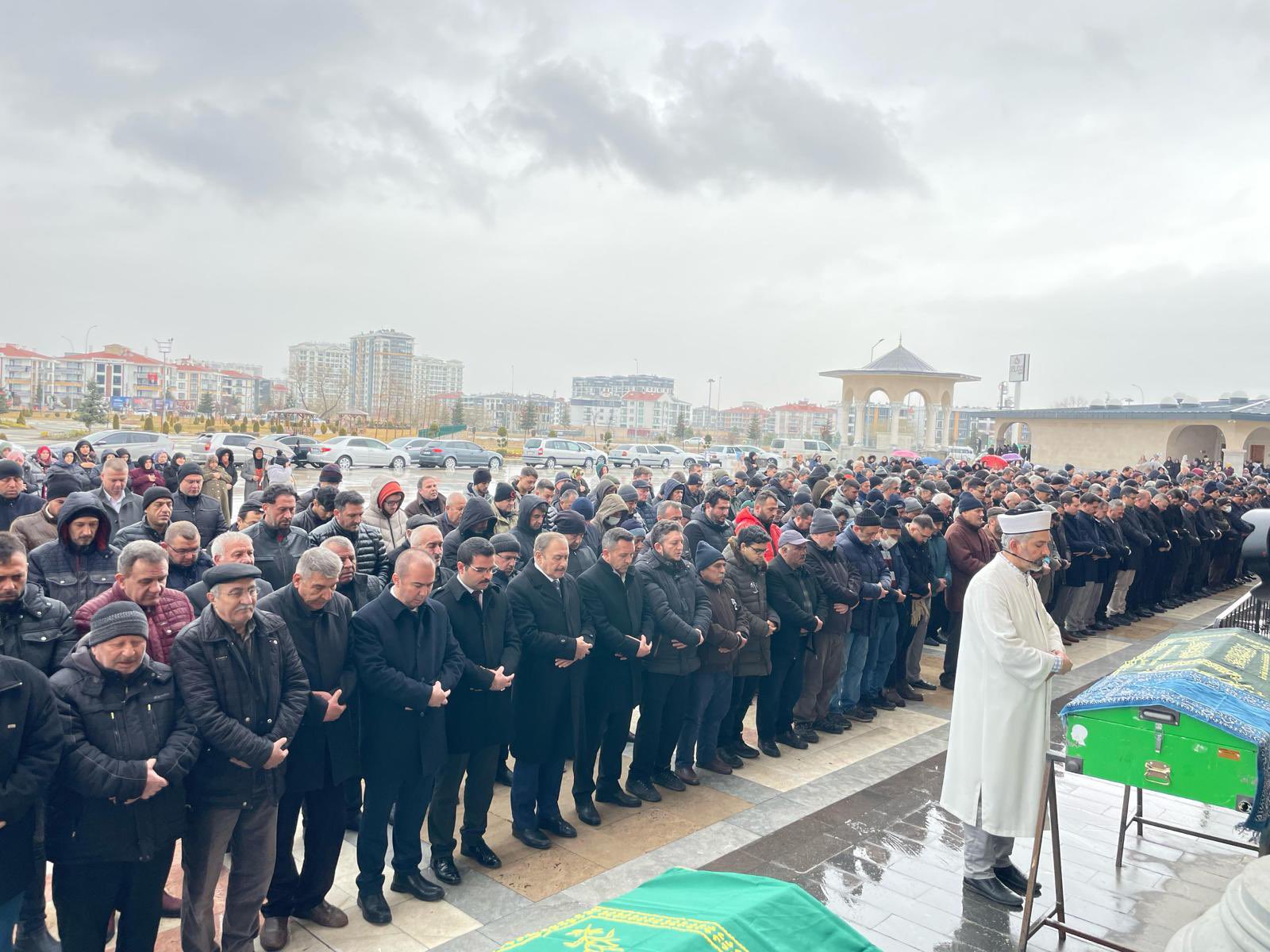 Afyonkarahisar Kaymakamı Harun Reşit HAN, Kıvanç Kilci'nin cenaze törenindeydi.
