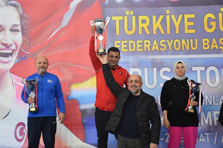 Taşoluk Belediye Spor Kulübü, Türkiye Güreş Şampiyonası'nda büyük başarı elde etti