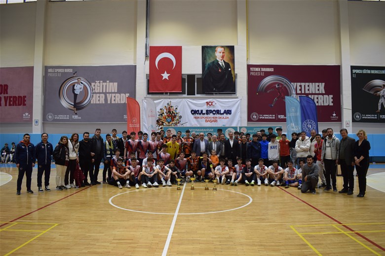 Afyonkarahisar'da düzenlenen Genç Erkekler Futsal Müsabakaları Heyecanlı Geçti