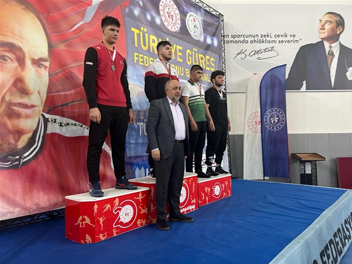 Afyon'daki Bilal Tabur U17 Grekoromen Güreş Şampiyonası'nda Altı Siklette Madalyalar Sahiplerini Buldu